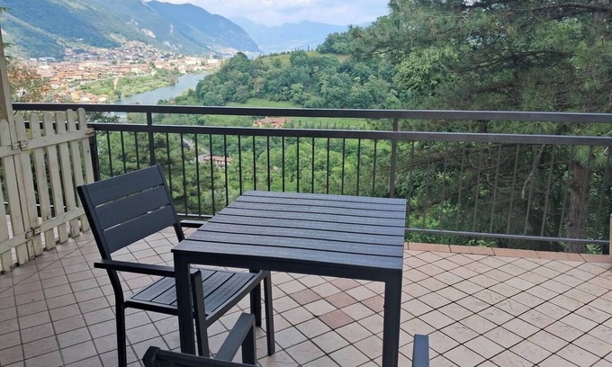 Villongo Apartment | Scenic flat in the Villongo Castle park near the Iseo lake