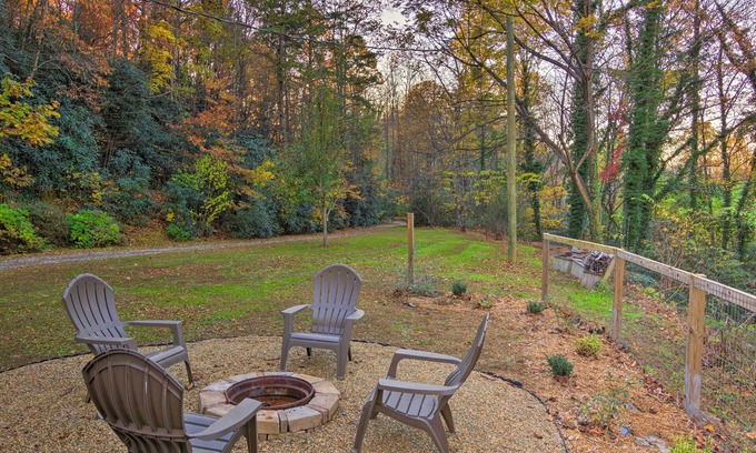 Hendersonville Apartment | Scenic Hendersonville Escape - Pets Welcome!