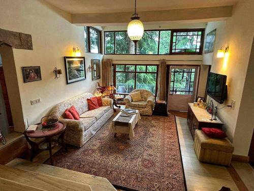 Dalhousie House | Scenic Hill View 3BHK Near Mall Road Stonewood