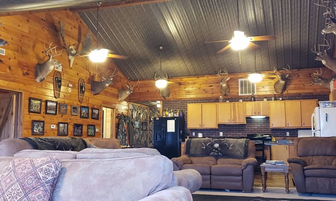 Pearl Cabin | Scenic river bluff view with privacy!