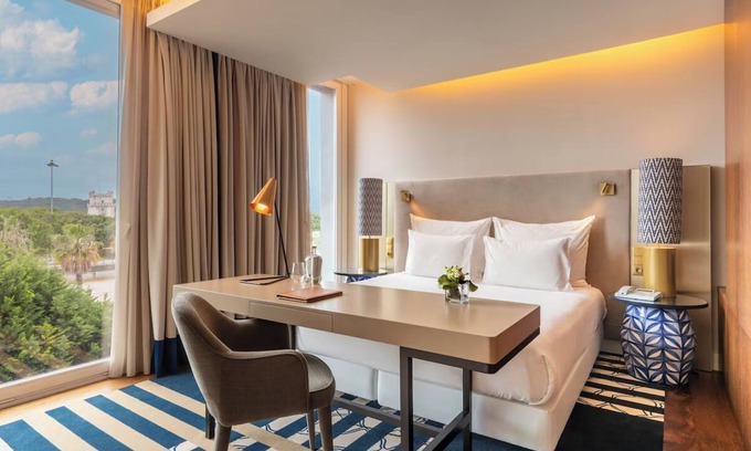 Belem Hotel | Scenic Tower View Stay w/Outdoor Pool & Terrace Dining | Free Parking in Belém