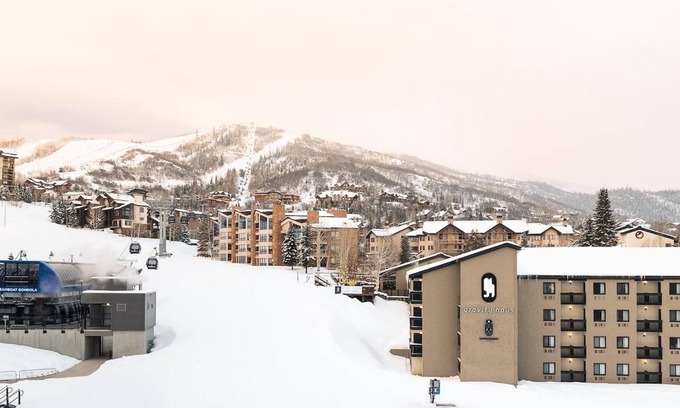 Steamboat Springs Hotel | Scenic Two Queen Mtn View, Gravity Haus, Ski-In/Ski-Out, Heated Pool
