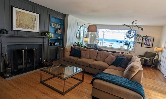 Racine House | Scenic Waterfront Lake Michigan Escape