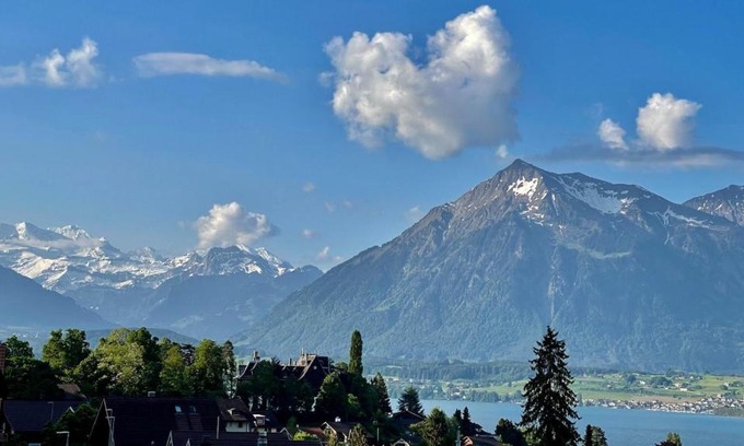 Huenibach Apartment | Schöne Ferienwohnung mit Seeblick