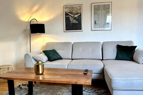 Suedviertel Apartment | Schickes 2-Zimmer Appartement Messe Rü Innenstadt