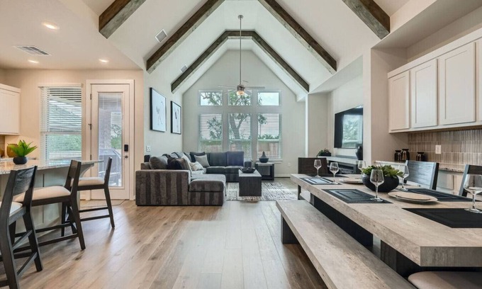 Southside House | Scholars' House+4 min drive 2 Texas A&M University