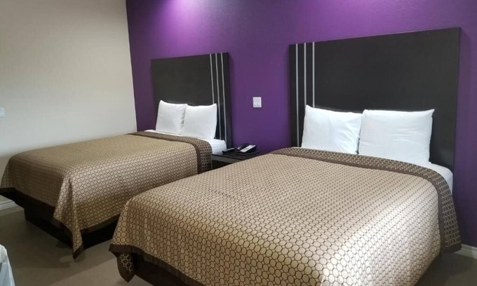 Bay City Hotel | Scottish Inns Bay City, 2 Queen Beds Kitchenette Non-Smoking, 2 Units