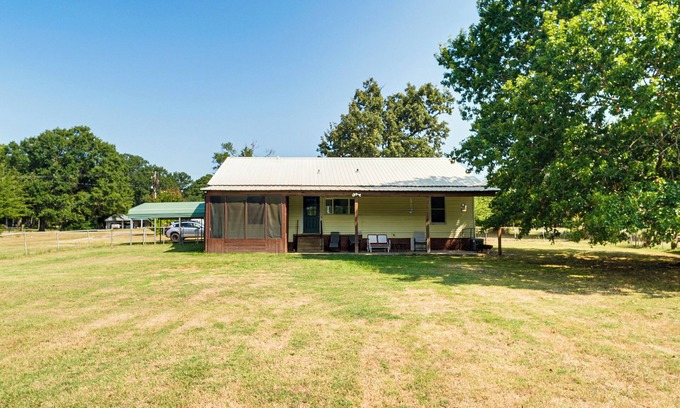 Jasper Heights House | Screened Patio + Fire Pit: Peaceful Marshall Home