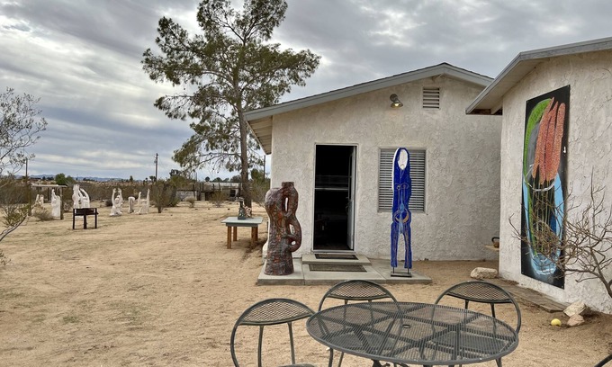 Landers Cottage | Sculpture Garden Casita
