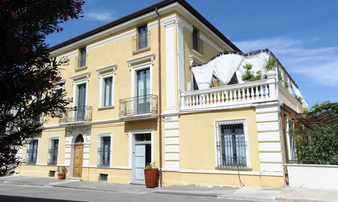 Vaccarizzo Albanese Bed & Breakfast | Scura palace home of the Scura family