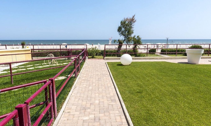 Senigallia Apartment | SE054 - Senigallia, sea-front studio at the Residence'Pyramids'