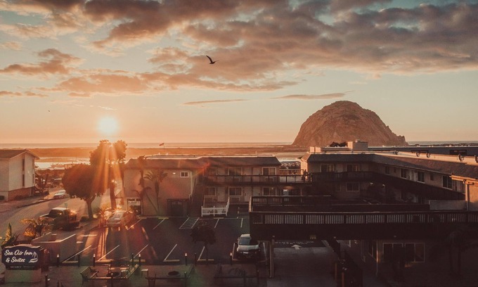 Morro Bay Hotel | Sea Air Inn & Suites - Downtown - Restaurant Row