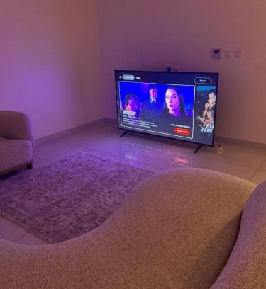 Al Ghubrah Ash Shamaliyyah Apartment | Sea and lake view apartment