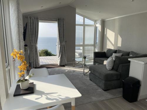 Aberaeron House | Sea Breeze Lodge
