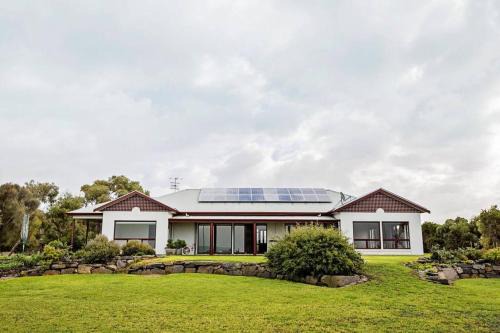 Port Elliot Apartment | Sea Breeze - Spacious home with lovely ocean views