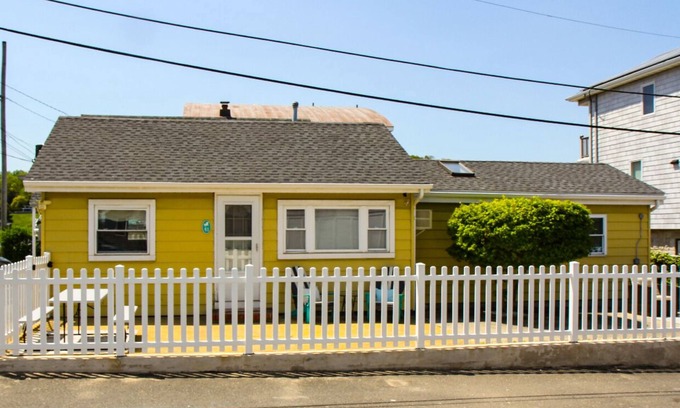 Fort Hancock House | Sea Bright Beach House Sleeps 6 Perfect for a Family with little ones!