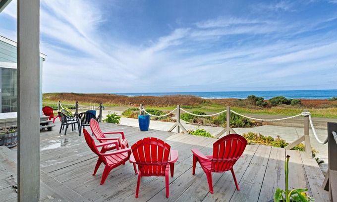 Fort Bragg House | Sea Dream and Sand Dollar Suite