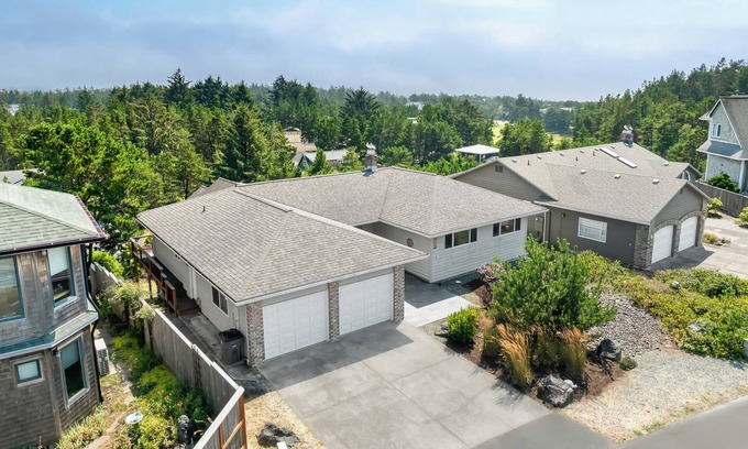 Manzanita House | Sea Esta MCA#465-Perfect family home w/ping pong/foosball/dogs ok-4bd/3.5 bth