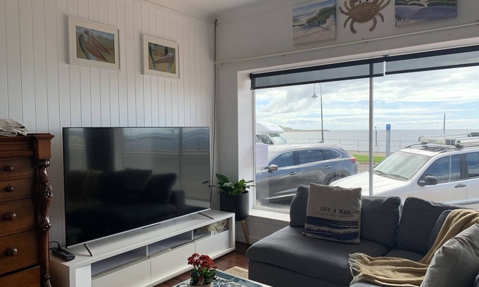 Port Vincent Apartment | SEA FOREVER cosy seaside apartment metres to beach shops and dining