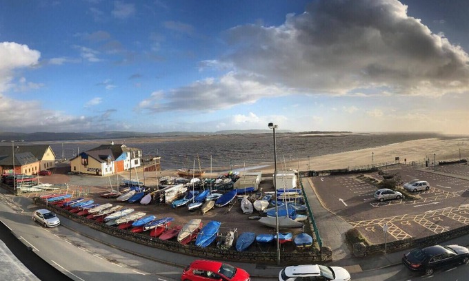 Aberdovey Apartment | Sea Front ,1 Bedroom Apartment With Panoramic Sea Views