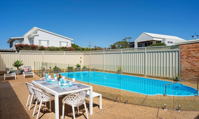 Woonona House | Sea Glass @ Woonona Beach - family holiday home