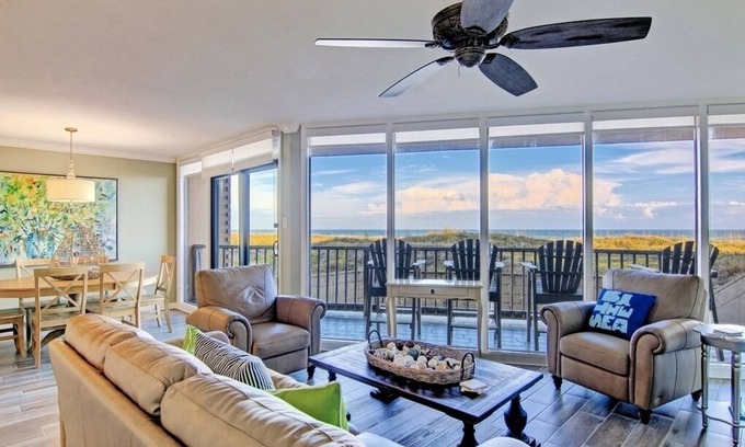 Port Aransas Condo | Sea Gull #102: Beachfront 2 Bedroom 2 Bathroom With Spectacular Views and 24 Hour Management