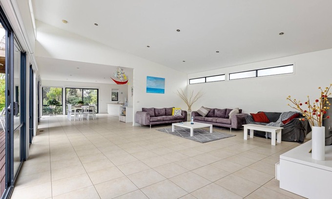 McCrae House | Sea Haven McCrae - 1 NIGHT FREE!* - Stunning coastal views, tranquil family retreat, close to beach