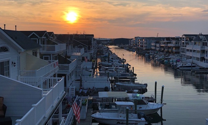 Sea Isle City House | Sea Isle Sunset Views Close to Dining, Shops and Beach - Families Only Please