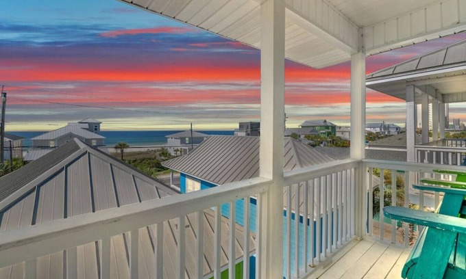 Lullwater Beach House | Sea-Jay: Bch Home, 150FT 2 Bch, Comm Pool, Bch Gear, FREE Activities, + More!