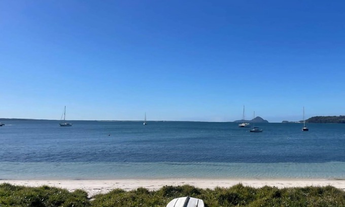 Salamander Bay House | Sea La Vie One 400m to waters edge