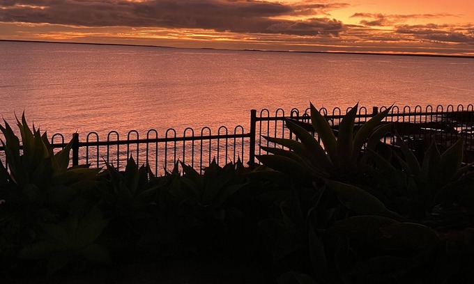 Yorke Peninsula House | Sea-la-vie Relax to an all day sea view 2 min walk to beach, playground and pub