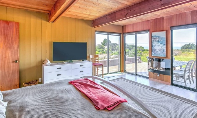 Sea Ranch House | Sea Myst | Private Hot Tub