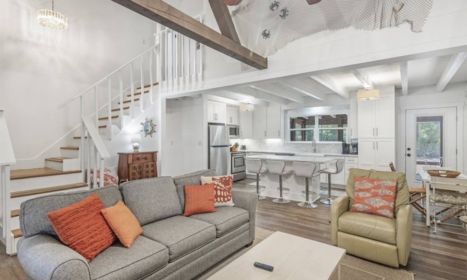 Santa Rosa Beach Cottage | Sea Pines Cottage-Rustic Charm in Santa Rosa Bch!