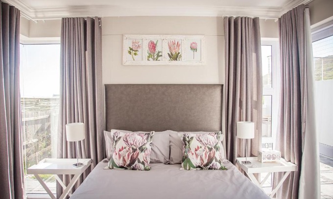 Yzerfontein Apartment | Sea-renity