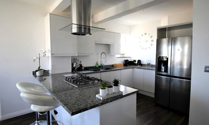 Felixstowe Condo | Sea Road 5 - Beachfront 2 Bedroom Apartment