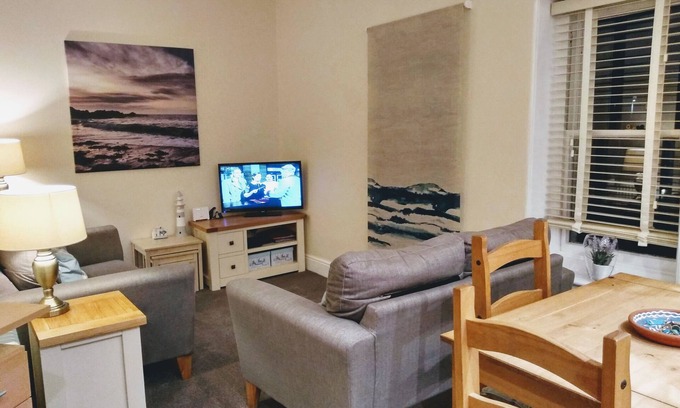 Hele Apartment | Sea Rock 8 Sleeps 4, Two Bedrooms. Balcony, Sea Front Views + Free WiFi.