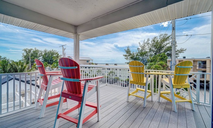 Bradenton Beach Villa | Sea Site Retreat Unit A! Great amenities nearby! Short walk to the beach!