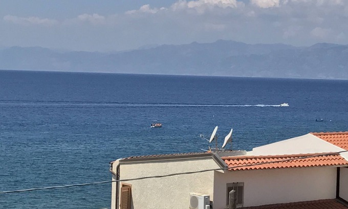 Lazzaro Apartment | Sea Terrace