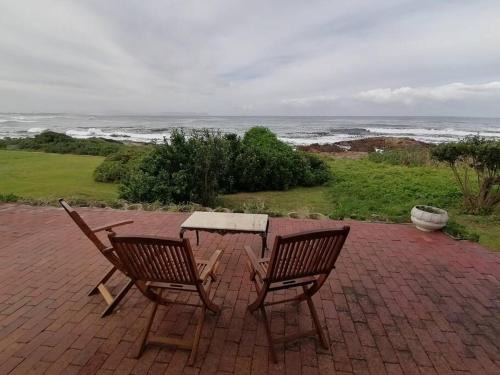 Hermanus House | Sea View a wave from it all