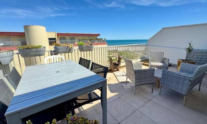 Palavas-les-Flots Apartment | Sea view apartment - direct beach access