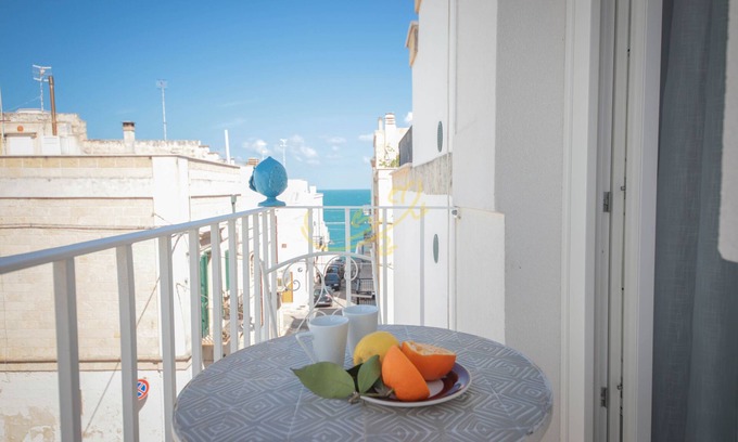 Polignano a Mare Apartment | Sea view apartment, close to restaurants and shops in the heart of Polignano.