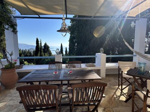 Gouvia House | Sea View Apartment in the Greek Nature