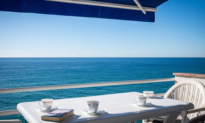 Altafulla Apartment | Sea-View Apartment with Terrace, 2 Bedrooms, Parking, 350m from Altafulla Beach