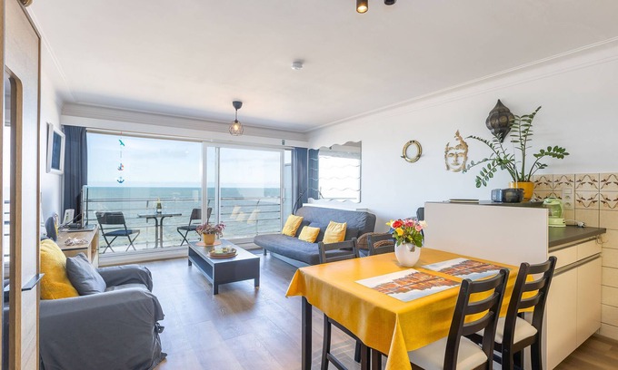 Middelkerke Apartment | Sea View Escape, Middelkerke