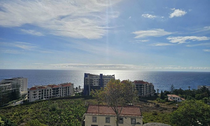 Sao Martinho Condo | Sea View Forum Wi-Fi, AC & Parking 1 minute from Forum Madeira
