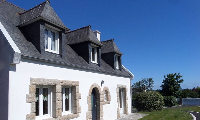 Kerlouet House | Sea view in Landeda / Aber Wrach, quiet location.