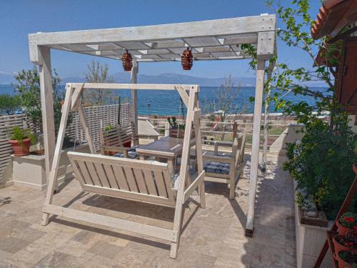 Kiato Apartment | Sea View Roof Garden