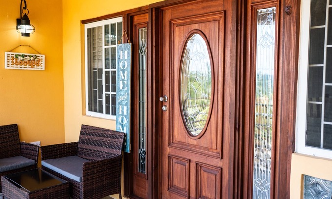 Belmont Apartment | Sea View Villa Charming 2 Bedroom Oasis