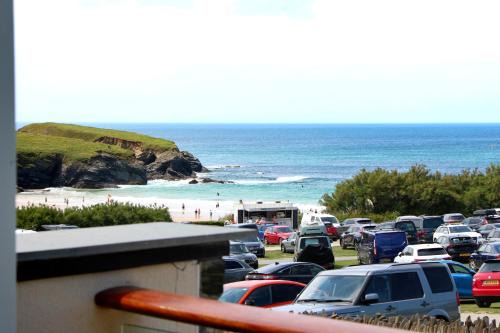 Treyarnon Apartment | SEA VIEWS, beachside apartment with balcony