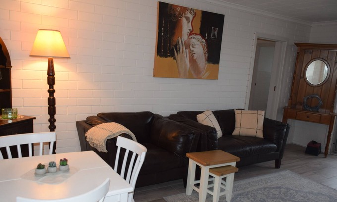 Port Lincoln House | Sea-views, private garden, close to eateries, beach, fun, sun & adventure